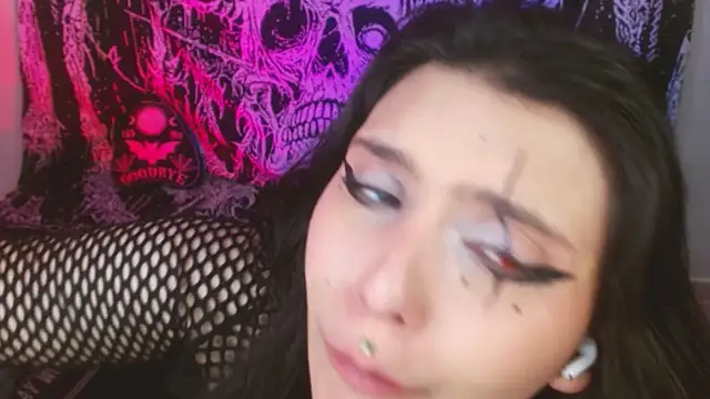 mikaskullcs live cam on StripChat