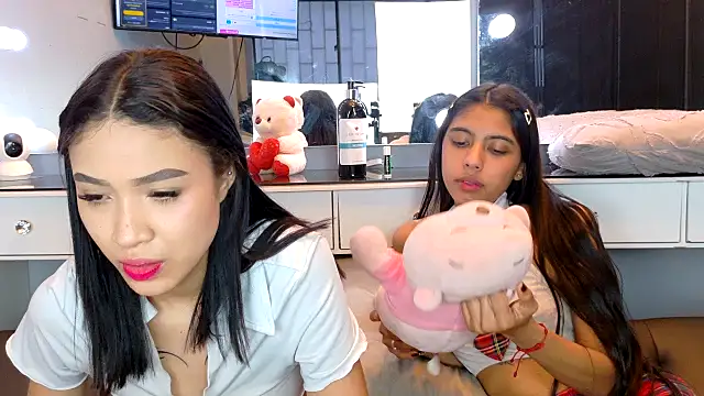 velvetmia68 (G teen) - both girls squirt