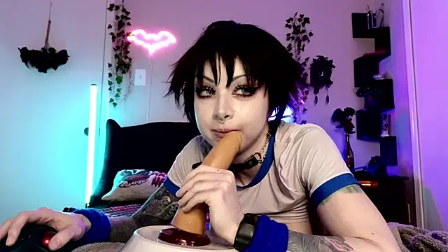 Ivey_Strigoi webcam