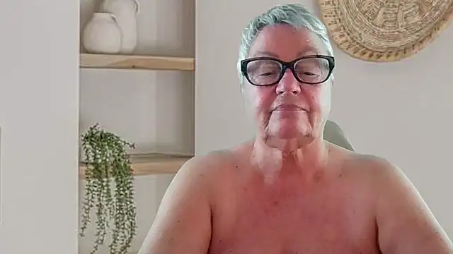 Mystery-Grandmother webcam