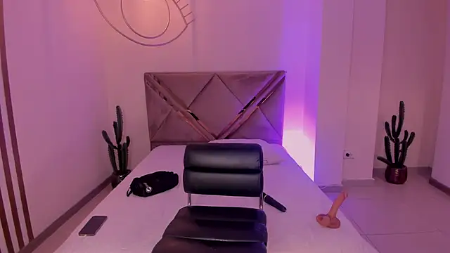 MaddisonLowe live webcam show