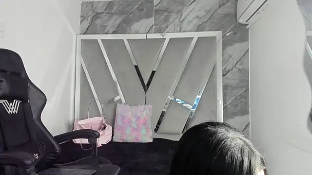 Mia_Petiteht live webcam show