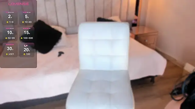 FoxxxyPink live webcam show