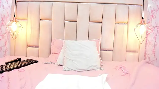 ShyElenaX live webcam show
