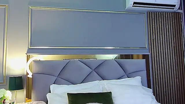AvaCristal live cam on StripChat