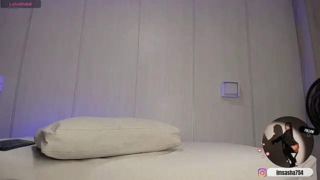 sasha_riverss webcam