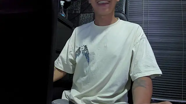 boy_bigcock24cm live cam