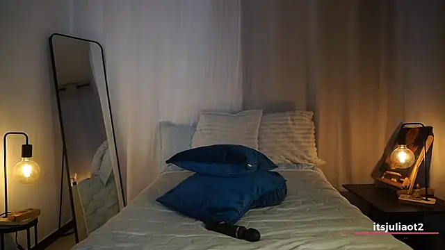 mssjulia live webcam show