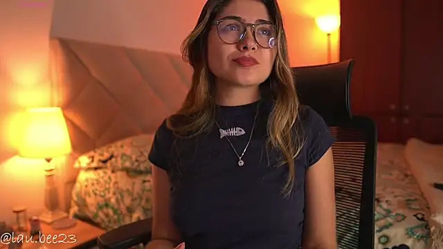 Lau_Bee live webcam show