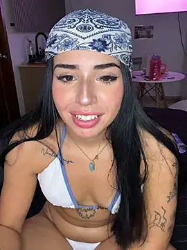 sweetbrunette22 webcam