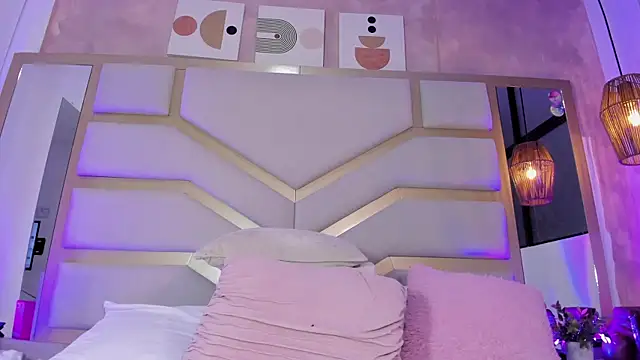 Victoria-Luxx webcam