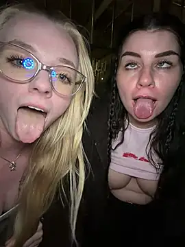 EllyNora webcam