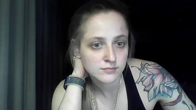 LeaWetGirl webcam