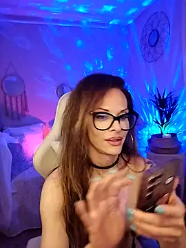 Luna_Kitanna live cam on StripChat