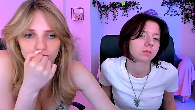 gloria_bubble (Ask my age) - show boobs 2 girl