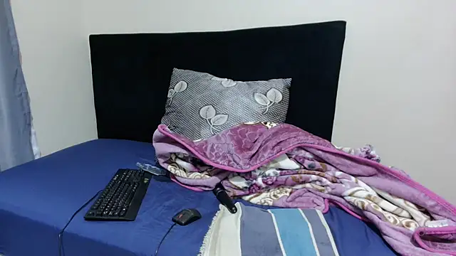 SweetTitties21 webcam