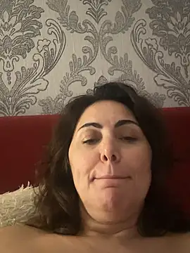 emma_roqueen (F milf) - Where are my slaves no:king: no:heart: