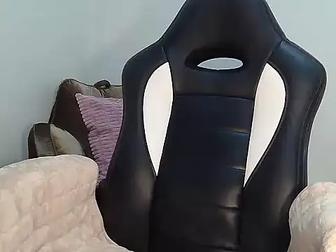 lovelynie123 (Ask my age) - tease me please and make my pussy wet