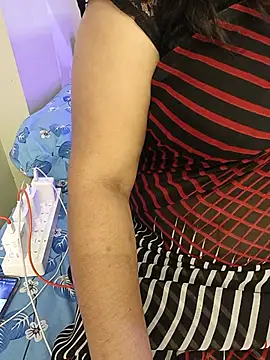 noty_girl2 (F milf) - Boobs oiling