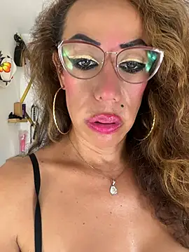 YOURSDEBORA webcam
