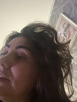 emma_roqueen (F milf) - Where are my slaves no:king: no:heart: