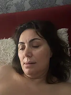 emma_roqueen (F milf) - Where are my slaves no:king: no:heart: