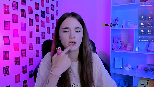 liana_kisses (F teen) - show ass