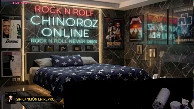 chino_roz (Ask my age) - shirt off + smoke