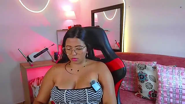 megaan_greey - Megaan_Greey's free webcam - UK Sex Cams