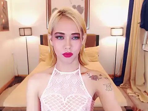 PreciousAmore live cam on StripChat