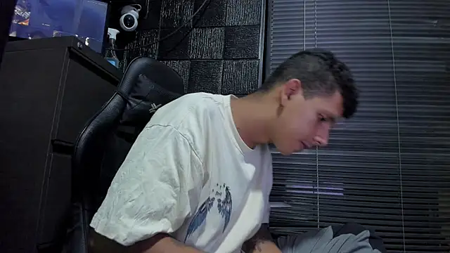 boy_bigcock24cm webcam
