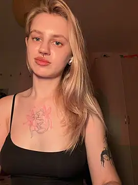 blondiedoll webcam