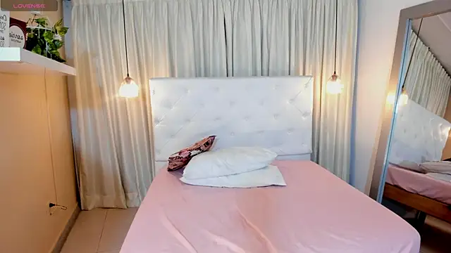 Samantha_Lenox webcam