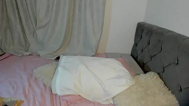 Mia_blaiir webcam