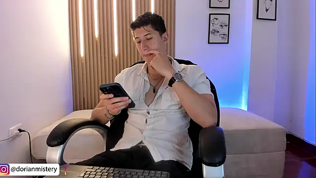 Dorianmistery2322_ live cam on StripChat