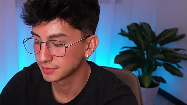 sweettaaron01 webcam