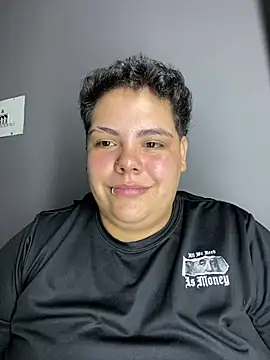 Hailey_Curvy webcam