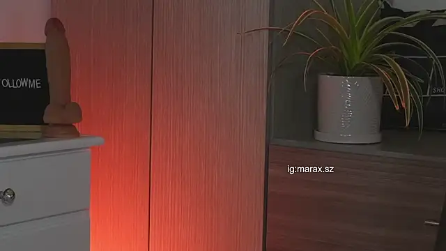 Mara_HugeAss webcam