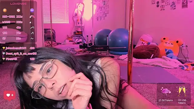 Evie-Luna live cam on StripChat