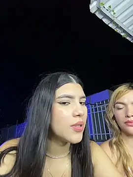 Julieta__25 live cam on StripChat
