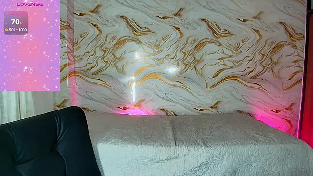 EbonyHansNight webcam