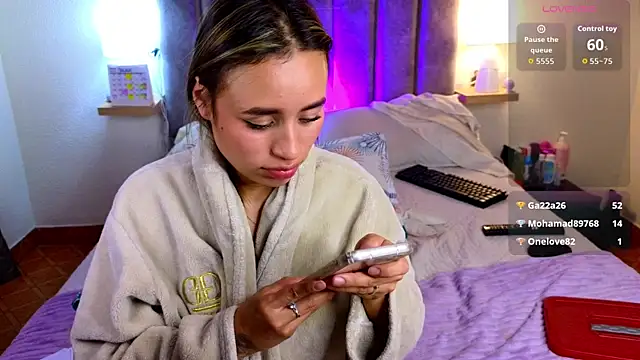 Victoria_Hils webcam