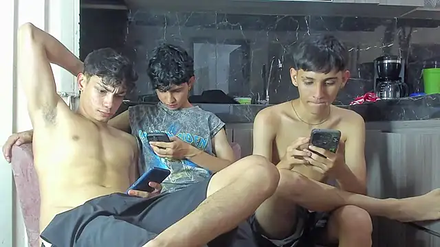pelusos_mens webcam