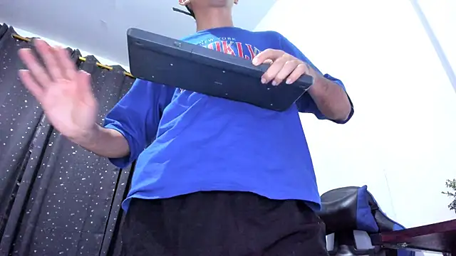 The_skinnyguys's live cam