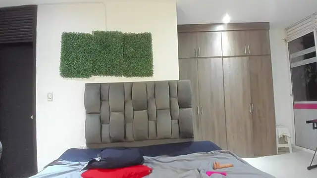 nicolcastillo19 - NicolCastillo19's free webcam - UK Sex Cams