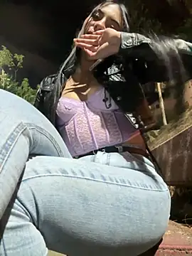 LilacNoir live webcam show