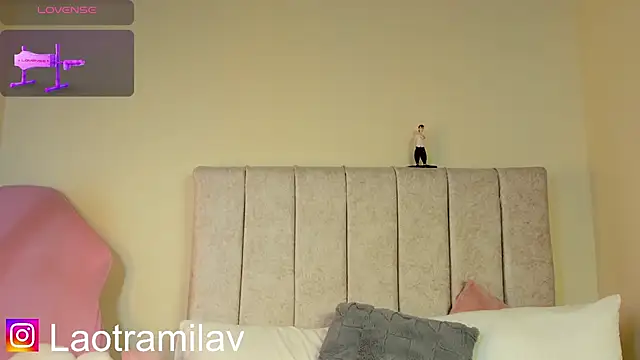 MilaVelour webcam