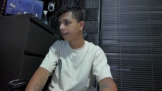 boy_bigcock24cm live cam on StripChat