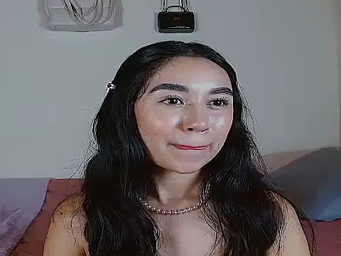 SiennaLorens webcam