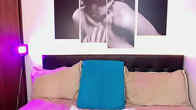 NicoleetBlossom webcam